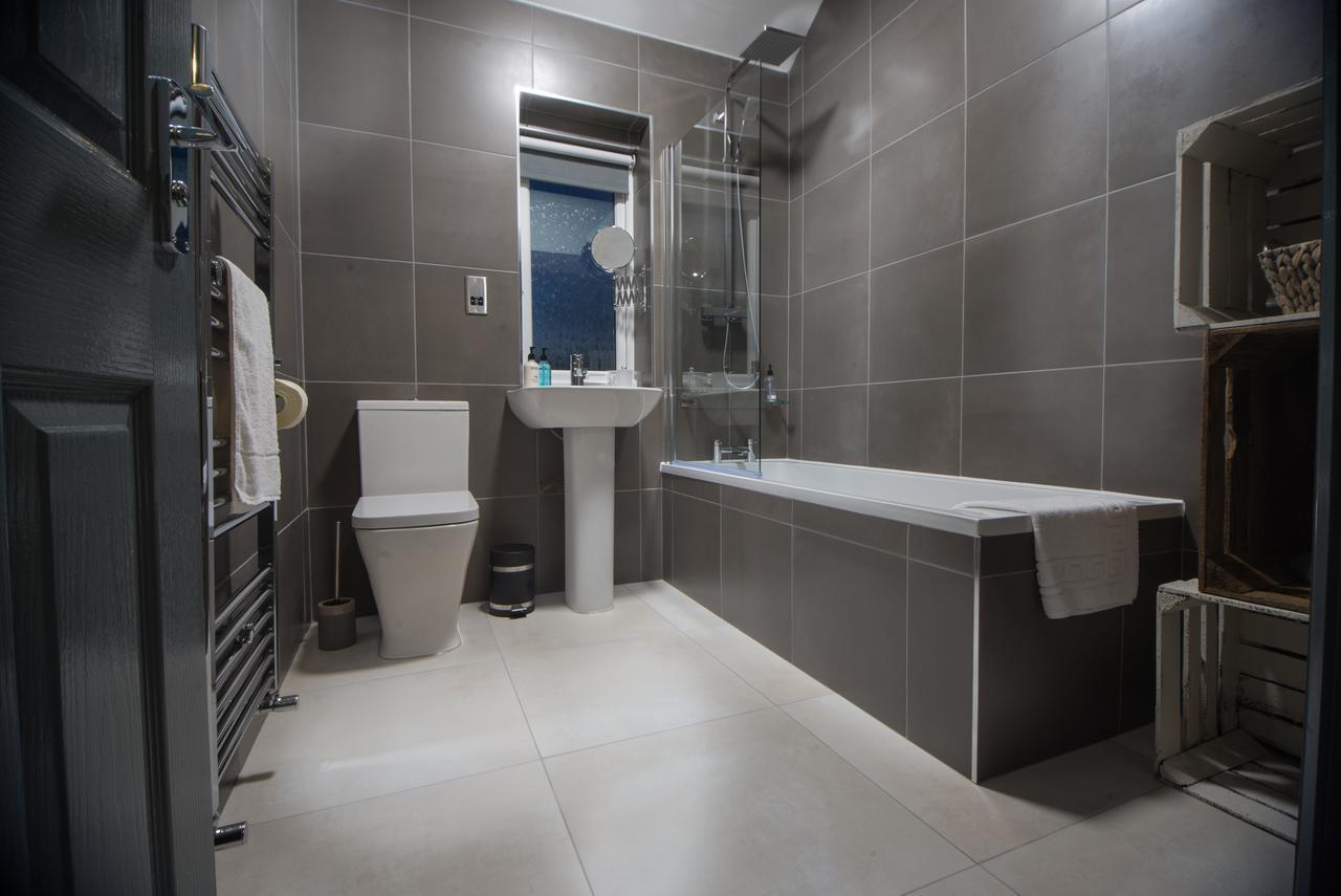Barnston House - Heswall - Spacious Homely Holiday Home By Rework Accommodation Eksteriør bilde